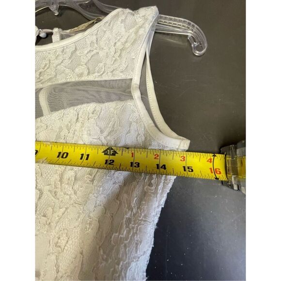 Malloy White Cut Off Lace and Tulle Dress Size M - Picture 10 of 10